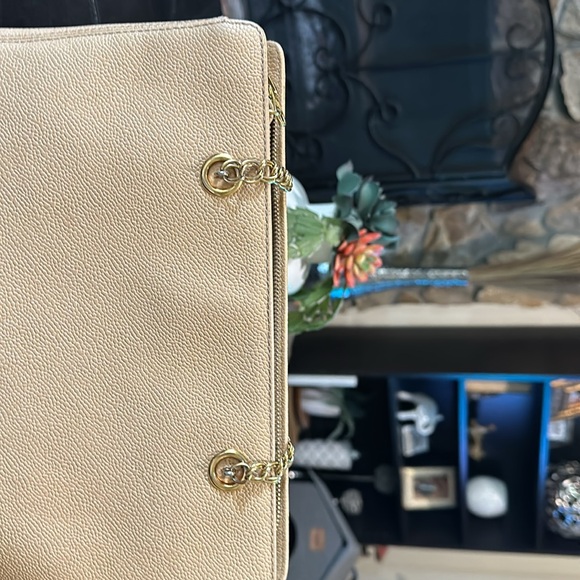 CHANEL Gold Shoulder Bag - Picture 6 of 14